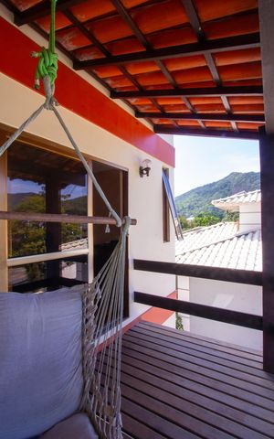 Casa de condomínio à venda com 480m², 5 quartos e 2 vagas Casa de condomínio à venda com 480m², 5 quartos e 2 vagasVaranda da Suíte 2