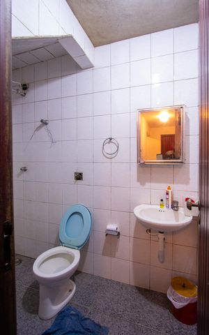 Casa de condomínio à venda com 480m², 5 quartos e 2 vagas Casa de condomínio à venda com 480m², 5 quartos e 2 vagasBanheiro de serviço