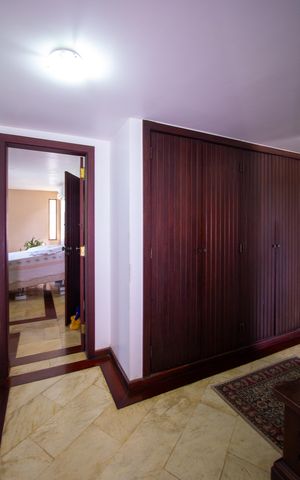 Casa de condomínio à venda com 480m², 5 quartos e 2 vagas Casa de condomínio à venda com 480m², 5 quartos e 2 vagasCorredor