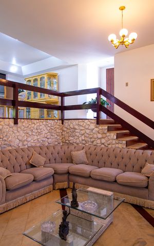 Casa de condomínio à venda com 480m², 5 quartos e 2 vagas Casa de condomínio à venda com 480m², 5 quartos e 2 vagasSala