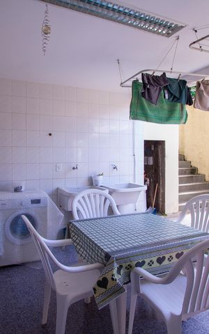 Casa de condomínio à venda com 480m², 5 quartos e 2 vagas Casa de condomínio à venda com 480m², 5 quartos e 2 vagasÁrea de Serviço