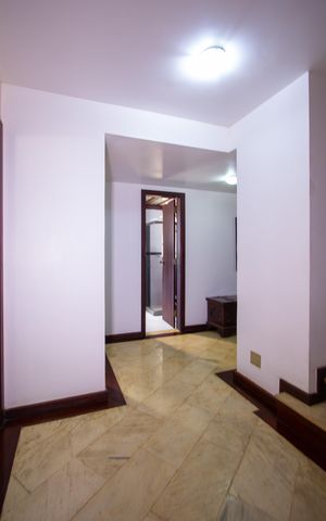 Casa de condomínio à venda com 480m², 5 quartos e 2 vagas Casa de condomínio à venda com 480m², 5 quartos e 2 vagasCorredor