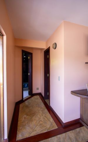 Casa de condomínio à venda com 480m², 5 quartos e 2 vagas Casa de condomínio à venda com 480m², 5 quartos e 2 vagasSuíte 2