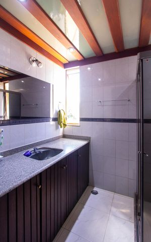 Casa de condomínio à venda com 480m², 5 quartos e 2 vagas Casa de condomínio à venda com 480m², 5 quartos e 2 vagasBanheiro Social