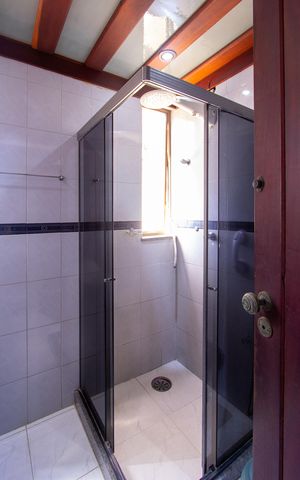 Casa de condomínio à venda com 480m², 5 quartos e 2 vagas Casa de condomínio à venda com 480m², 5 quartos e 2 vagasBanheiro Social