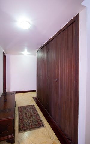 Casa de condomínio à venda com 480m², 5 quartos e 2 vagas Casa de condomínio à venda com 480m², 5 quartos e 2 vagasCorredor