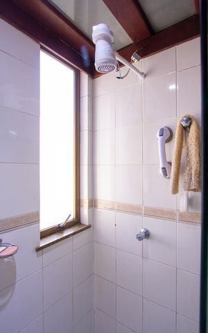 Casa de condomínio à venda com 480m², 5 quartos e 2 vagas Casa de condomínio à venda com 480m², 5 quartos e 2 vagasBanheiro da Suíte 1
