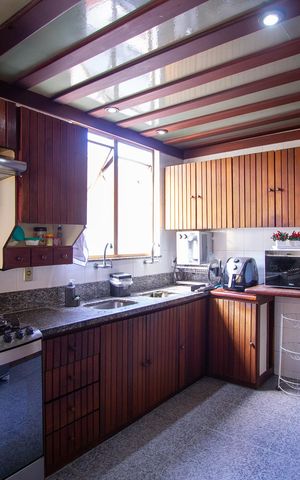 Casa de condomínio à venda com 480m², 5 quartos e 2 vagas Casa de condomínio à venda com 480m², 5 quartos e 2 vagasCozinha