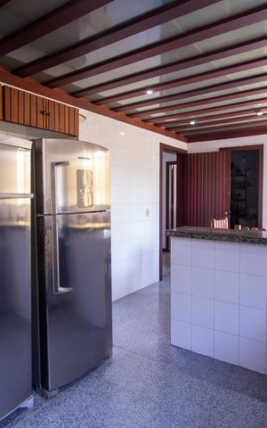 Casa de condomínio à venda com 480m², 5 quartos e 2 vagas Casa de condomínio à venda com 480m², 5 quartos e 2 vagasCozinha