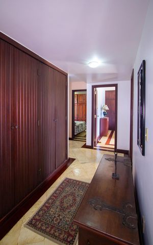 Casa de condomínio à venda com 480m², 5 quartos e 2 vagas Casa de condomínio à venda com 480m², 5 quartos e 2 vagasCorredor