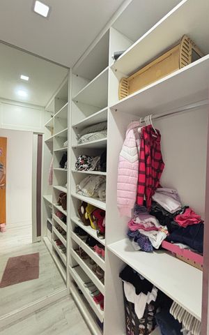 Apartamento à venda com 263m², 2 quartos e 2 vagas Apartamento à venda com 263m², 2 quartos e 2 vagasQuarto Closet