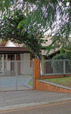 Casa de condomínio para alugar com 399m², 4 quartos e 4 vagasFachada 