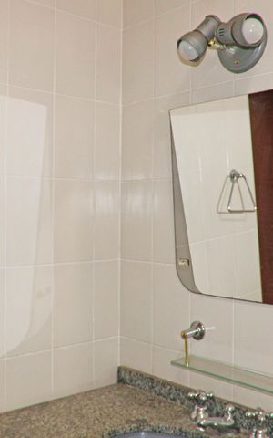 Casa de condomínio para alugar com 399m², 4 quartos e 4 vagasBanheiro
