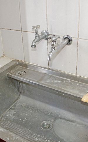 Casa de condomínio para alugar com 399m², 4 quartos e 4 vagasÁrea de Serviço