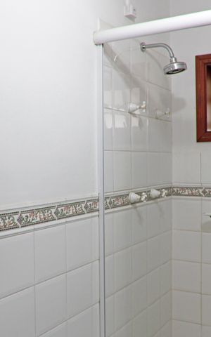 Casa de condomínio para alugar com 399m², 4 quartos e 4 vagasBanheiro
