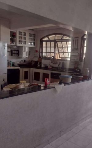 Casa à venda com 320m², 3 quartos e 4 vagas