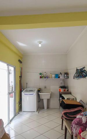 Casa à venda com 240m², 4 quartos e 2 vagas Casa à venda com 240m², 4 quartos e 2 vagasÁrea de Serviço