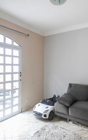 Casa à venda com 240m², 4 quartos e 2 vagas Casa à venda com 240m², 4 quartos e 2 vagasSala de TV