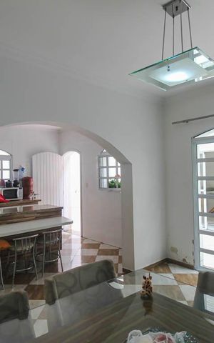 Casa à venda com 240m², 4 quartos e 2 vagas Casa à venda com 240m², 4 quartos e 2 vagasCozinha