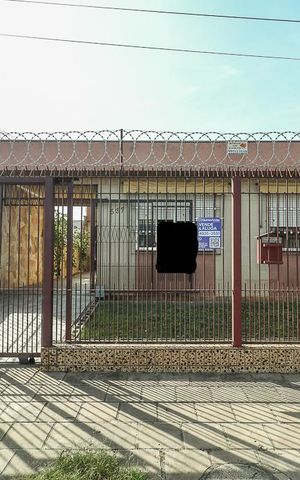 Casa à venda com 150m², 3 quartos e 3 vagasFachada e Placa