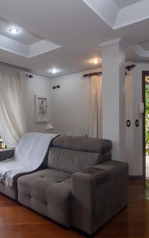 Casa à venda com 394m², 4 quartos e 3 vagas Casa à venda com 394m², 4 quartos e 3 vagasSala