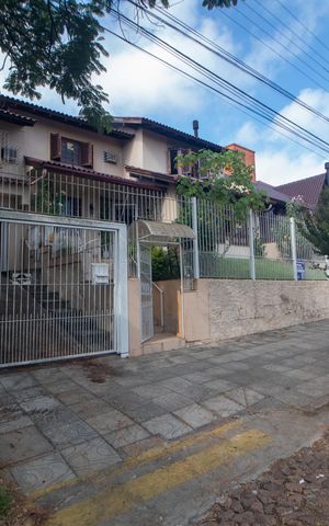 Casa à venda com 394m², 4 quartos e 3 vagas Casa à venda com 394m², 4 quartos e 3 vagasFachada