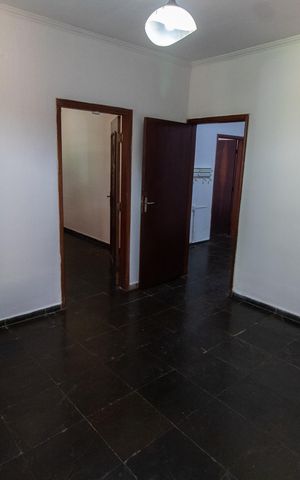 Casa à venda com 100m², 2 quartos e 2 vagas Casa à venda com 100m², 2 quartos e 2 vagasSala