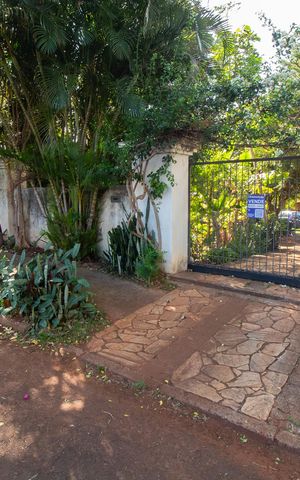 Casa à venda com 100m², 2 quartos e 2 vagas Casa à venda com 100m², 2 quartos e 2 vagasFachada