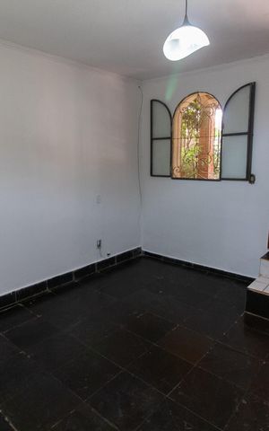 Casa à venda com 100m², 2 quartos e 2 vagas Casa à venda com 100m², 2 quartos e 2 vagasSala
