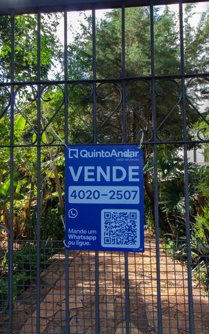 Casa à venda com 100m², 2 quartos e 2 vagas Casa à venda com 100m², 2 quartos e 2 vagasFachada e Placa