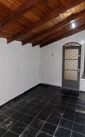 Casa à venda com 100m², 2 quartos e 2 vagas Casa à venda com 100m², 2 quartos e 2 vagasCozinha