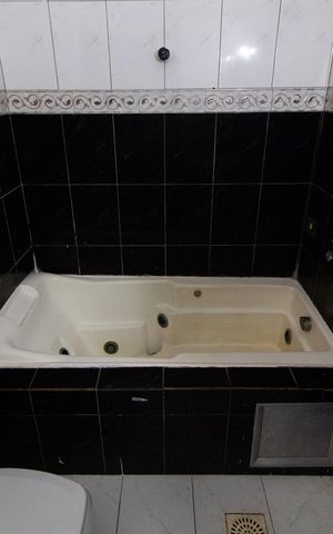 Casa à venda com 100m², 2 quartos e 2 vagas Casa à venda com 100m², 2 quartos e 2 vagasBanheiro