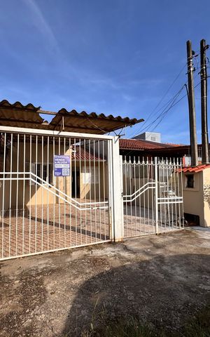 Casa para alugar com 60m², 2 quartos e 2 vagas Casa para alugar com 60m², 2 quartos e 2 vagasFachada + Placa
