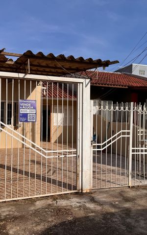 Casa para alugar com 60m², 2 quartos e 2 vagas Casa para alugar com 60m², 2 quartos e 2 vagasFachada + Placa