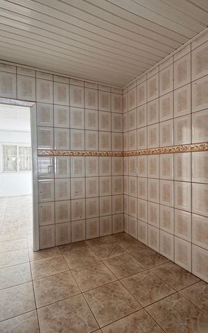 Casa para alugar com 60m², 2 quartos e 2 vagas Casa para alugar com 60m², 2 quartos e 2 vagasCozinha