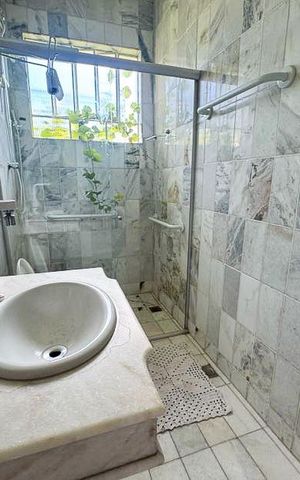 Casa à venda com 360m², 5 quartos e 4 vagasBanheiro 1
