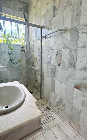 Casa à venda com 360m², 5 quartos e 4 vagasBanheiro 1