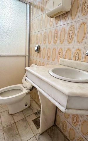 Casa à venda com 360m², 5 quartos e 4 vagasBanheiro 2