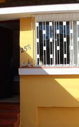 Casa à venda com 143m², 2 quartos e 1 vagaFachada