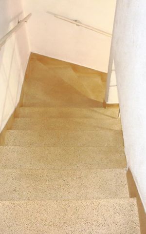Casa à venda com 143m², 2 quartos e 1 vagaEscada