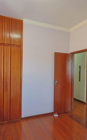 Casa à venda com 380m², 4 quartos e 4 vagas Casa à venda com 380m², 4 quartos e 4 vagasSuíte 1