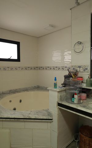 Apartamento à venda com 205m², 3 quartos e 3 vagasBanheiro da Suíte 2