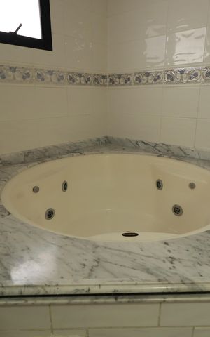 Apartamento à venda com 205m², 3 quartos e 3 vagasBanheiro da Suíte 2