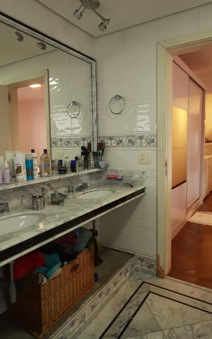 Apartamento à venda com 205m², 3 quartos e 3 vagasBanheiro da Suíte 2