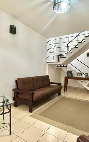 Casa à venda com 200m², 4 quartos e 2 vagas Casa à venda com 200m², 4 quartos e 2 vagasSala