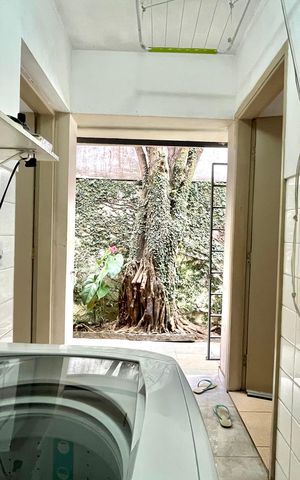 Casa à venda com 200m², 4 quartos e 2 vagas Casa à venda com 200m², 4 quartos e 2 vagasÁrea de Serviço