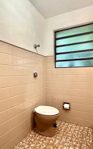 Casa à venda com 200m², 4 quartos e 2 vagas Casa à venda com 200m², 4 quartos e 2 vagasBanheiro 1