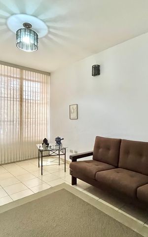 Casa à venda com 200m², 4 quartos e 2 vagas Casa à venda com 200m², 4 quartos e 2 vagasSala