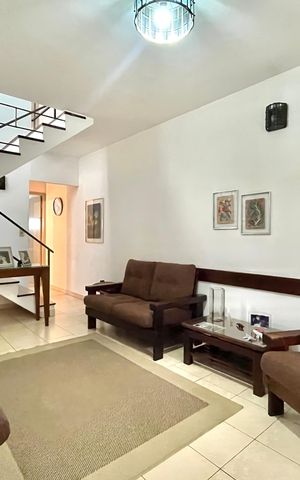Casa à venda com 200m², 4 quartos e 2 vagas Casa à venda com 200m², 4 quartos e 2 vagasSala