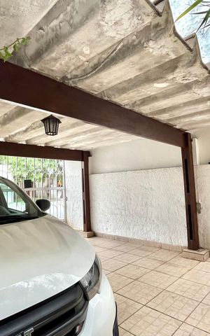 Casa à venda com 200m², 4 quartos e 2 vagas Casa à venda com 200m², 4 quartos e 2 vagasGaragem